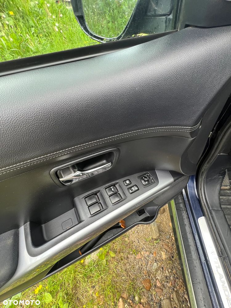 Mitsubishi Outlander - 15