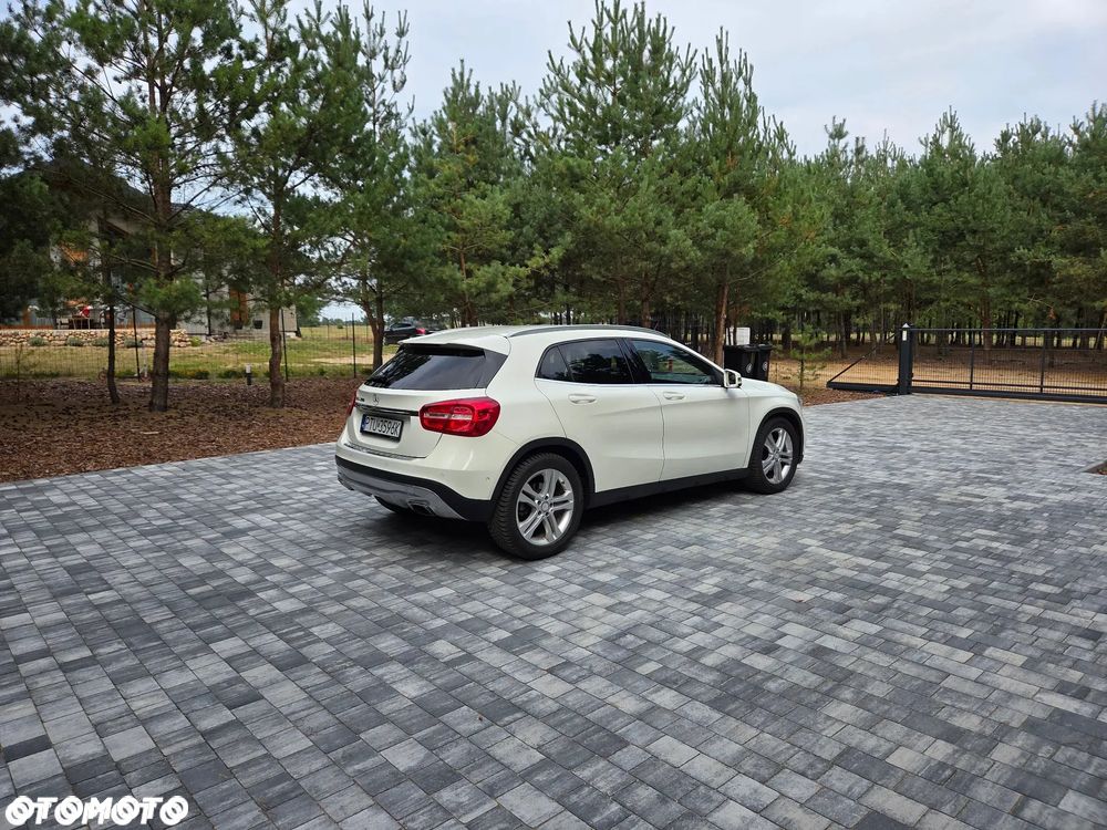 Mercedes-Benz GLA - 15
