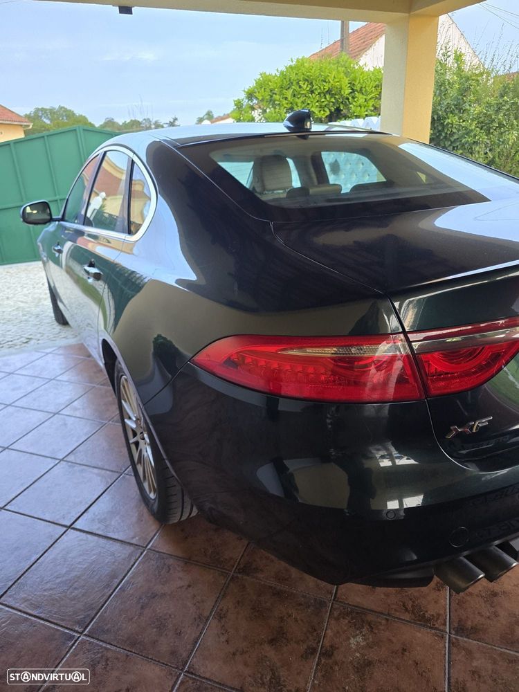 Jaguar XF 2.0 D Prestige - 3
