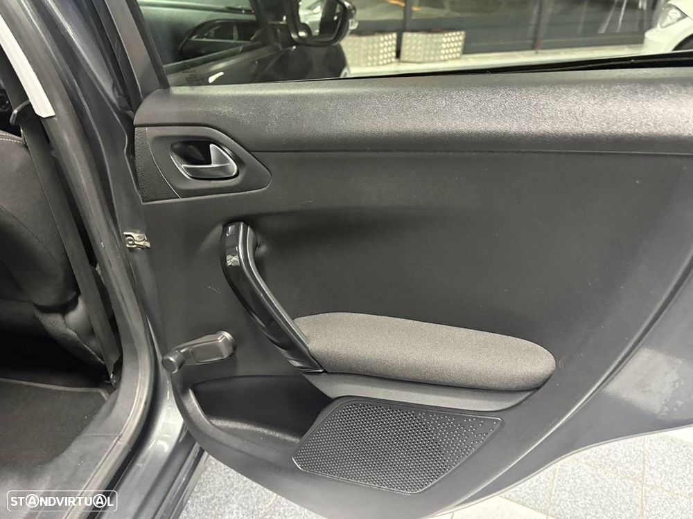 Peugeot 208 1.2 PureTech Style - 20