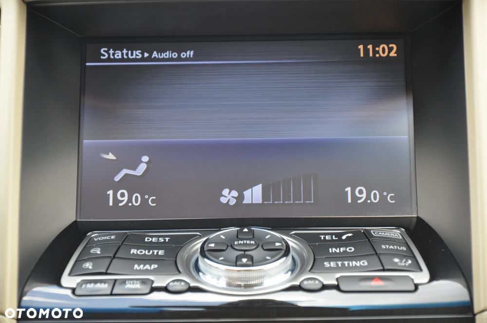 Infiniti QX70 - 10