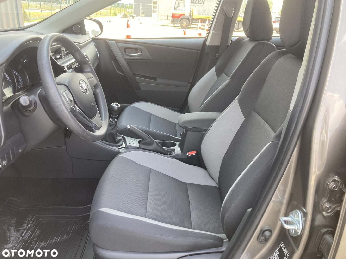 Toyota Auris - 16