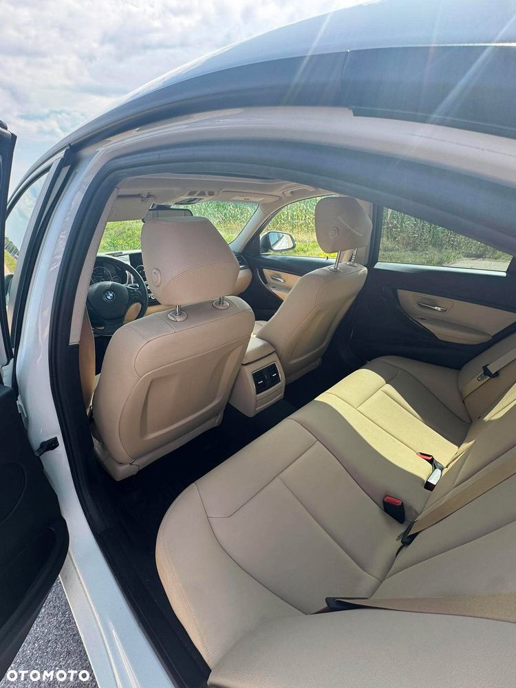 BMW Seria 3 320i xDrive - 13