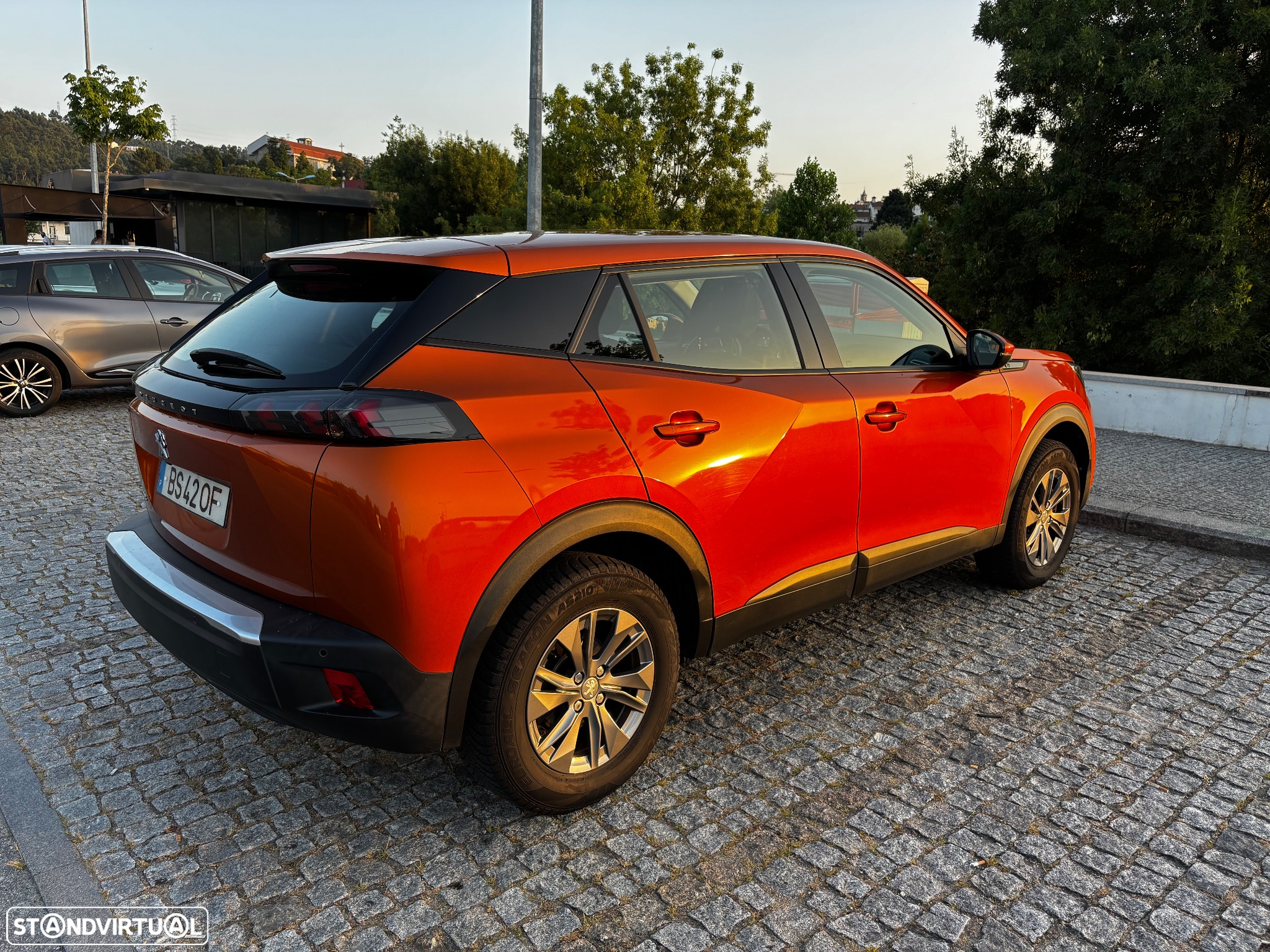 Peugeot e-2008 50 kWh Active Pack - 3