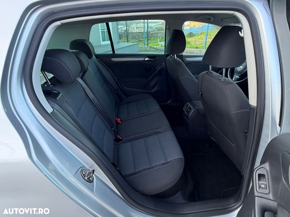 Volkswagen Golf - 33