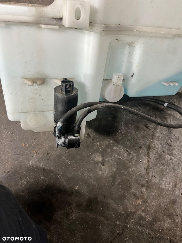 Zbiorniczek spryskiwaczy Toyota Corolla E21 - 3