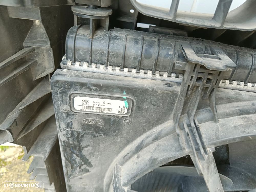 Frente Ford Transit Courier 2015 - 4