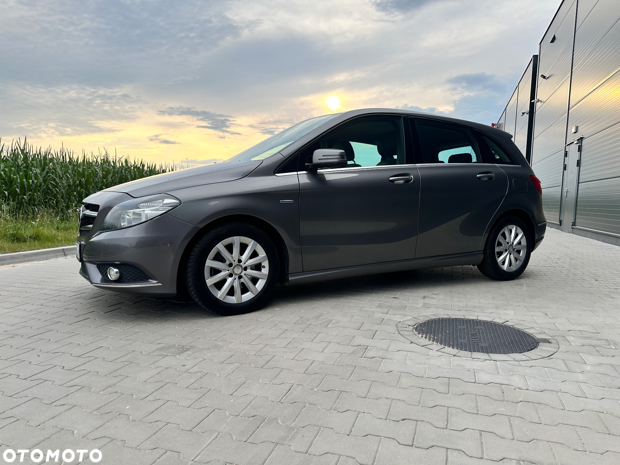 Mercedes-Benz Klasa B 180 (BlueEFFICIENCY) 7G-DCT - 4