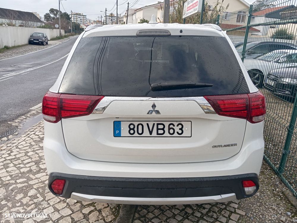 Mitsubishi Outlander 2.2 DI-D Intense - 4