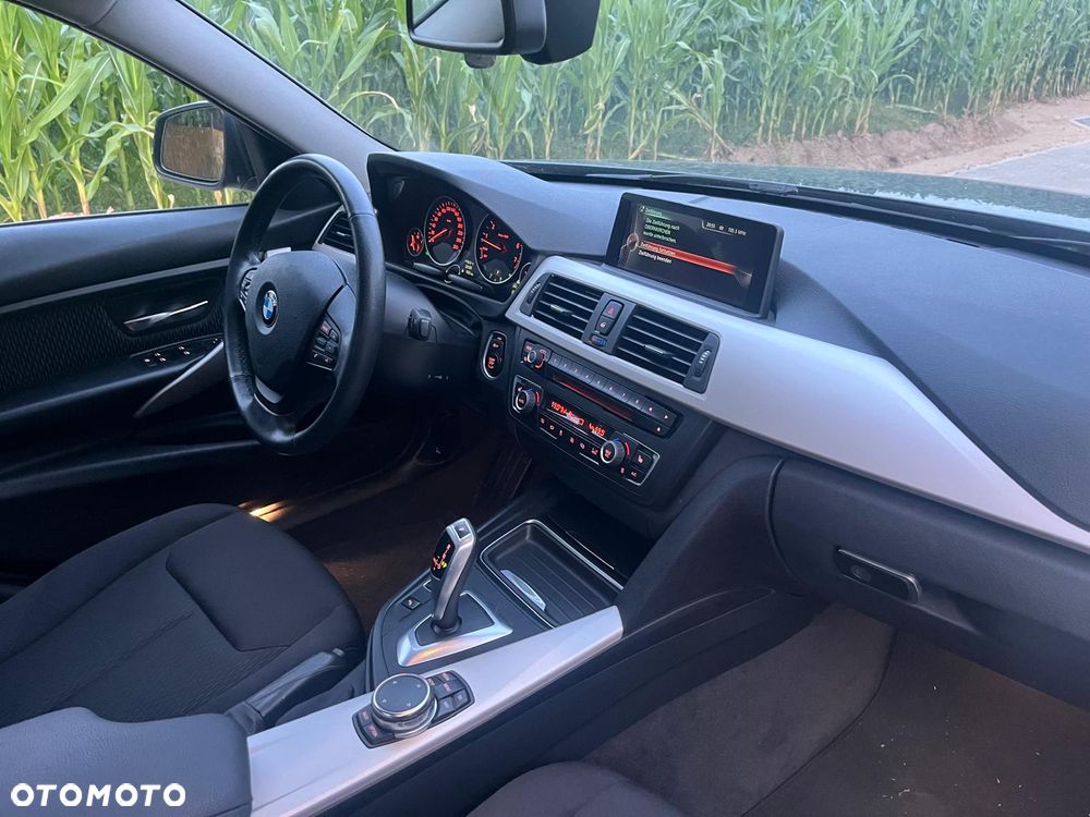 BMW Seria 3 320i Luxury Line - 18