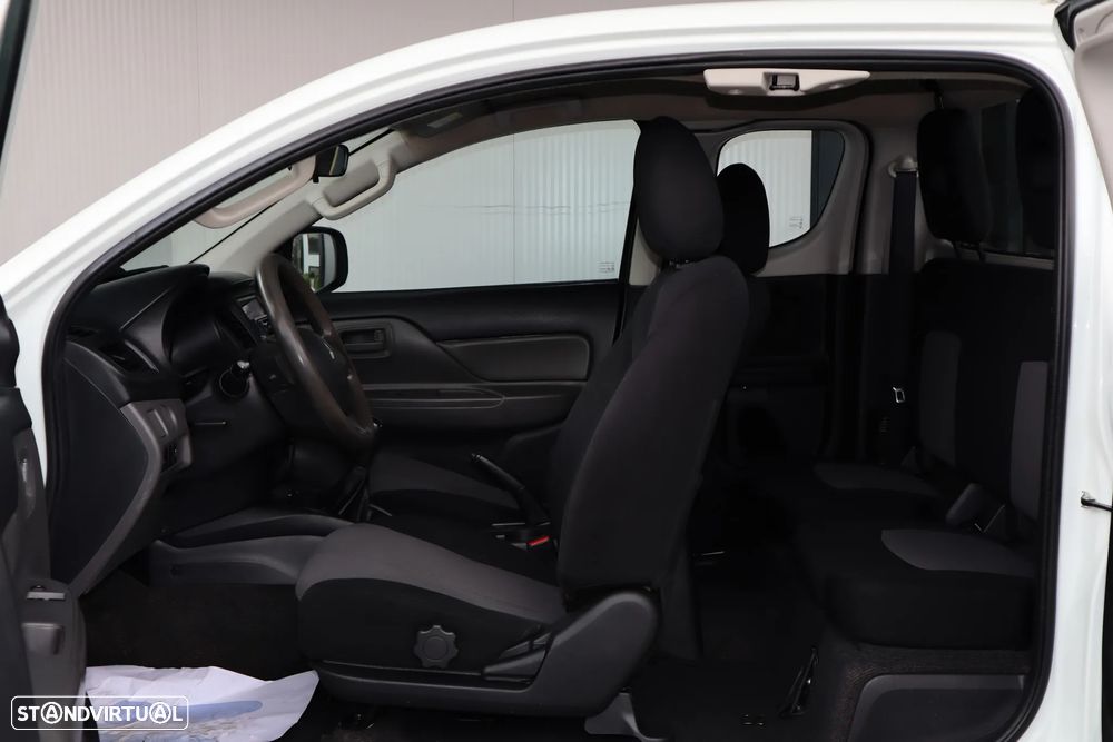 Mitsubishi L200 2.4 DI-D CD Invite 4WD - 8