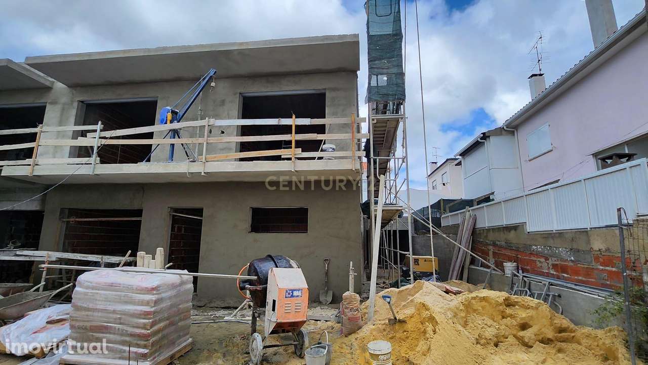 Moradia geminada T4 em construção - Grande imagem: 2/7