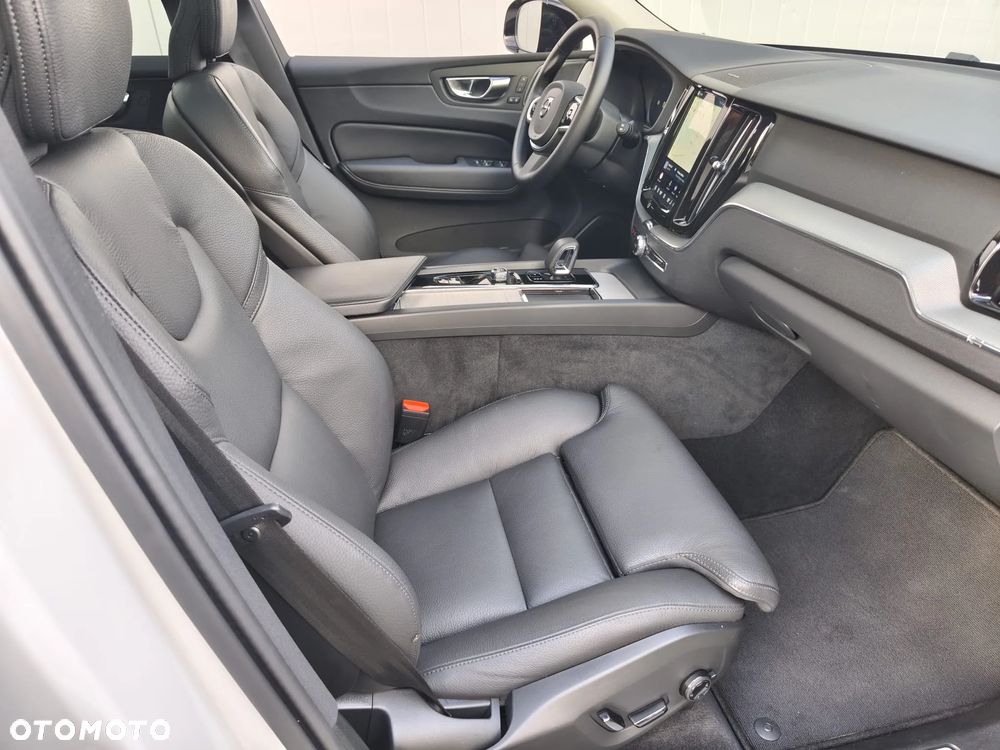 Volvo XC 60 B5 B AWD Ultimate Black Edition - 19