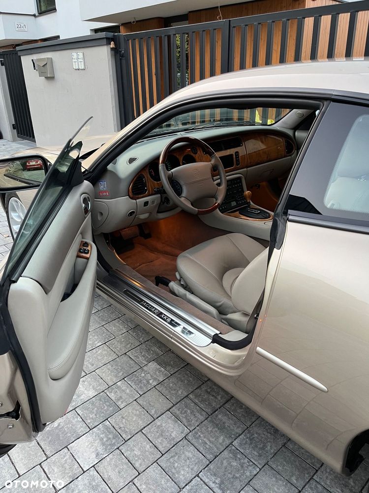Jaguar XK8 - 40