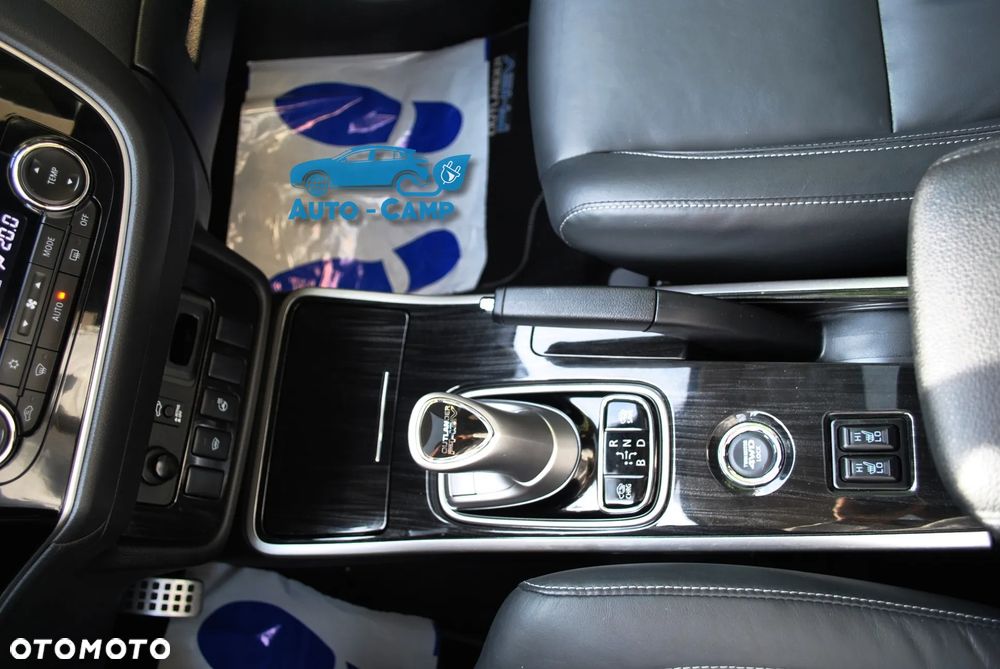 Mitsubishi Outlander Instyle NAVI + - 31