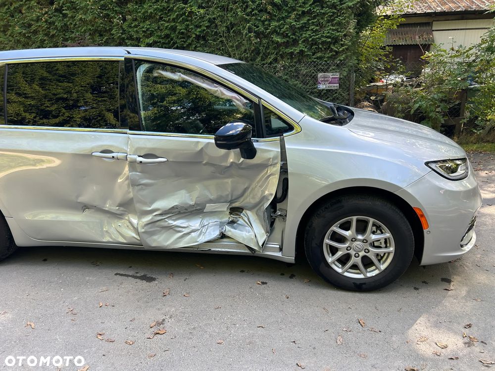 Chrysler Pacifica - 4