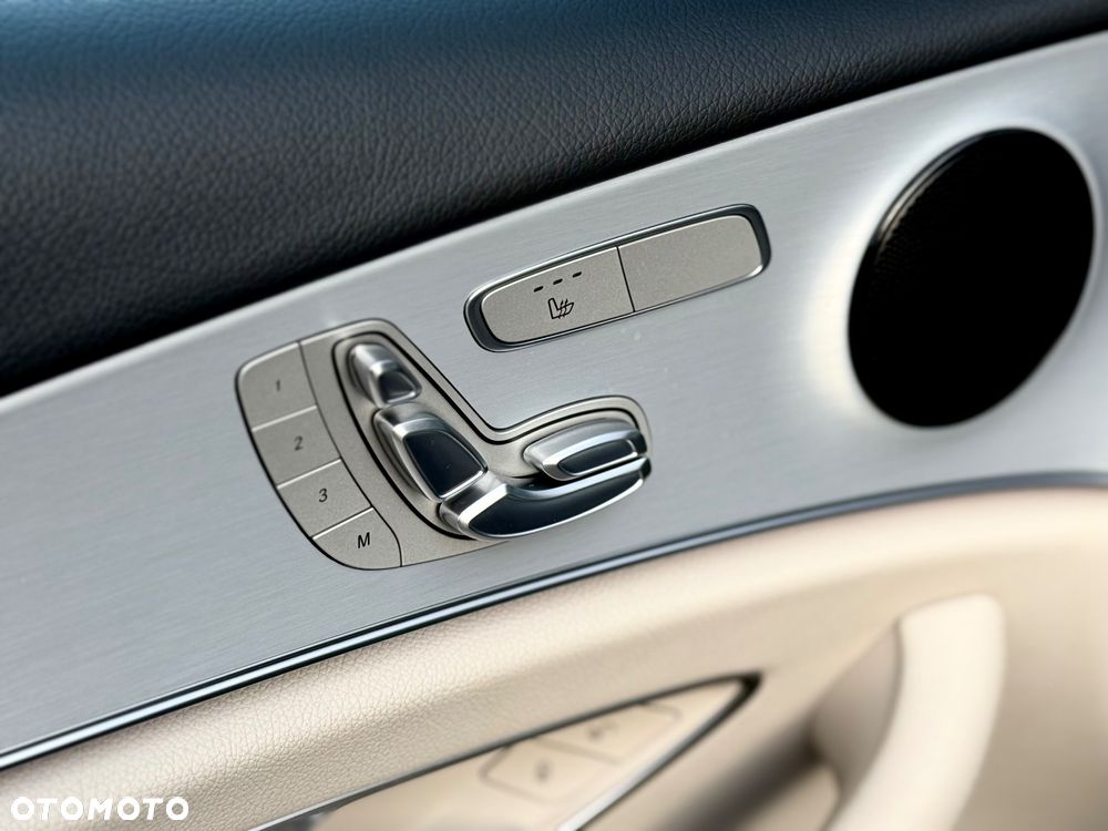 Mercedes-Benz Klasa E 300 9G-TRONIC - 40
