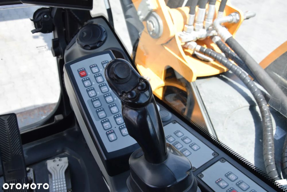 Liebherr A910 COMPACT / KOPARKA KOŁOWA / KABINA / KLIMATYTZACJA / SPYCH / PODPORY / DODATKOWY OSPRZĘT / SPROWADZONA - 33