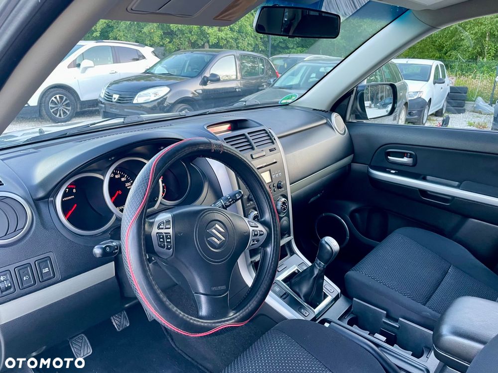 Suzuki Grand Vitara 2.0 Club Family - 36