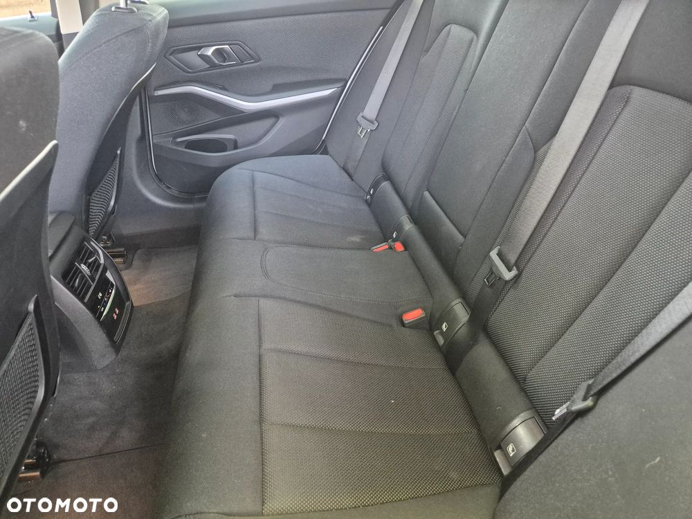 BMW Seria 3 320d xDrive Sport Line Shadow - 12