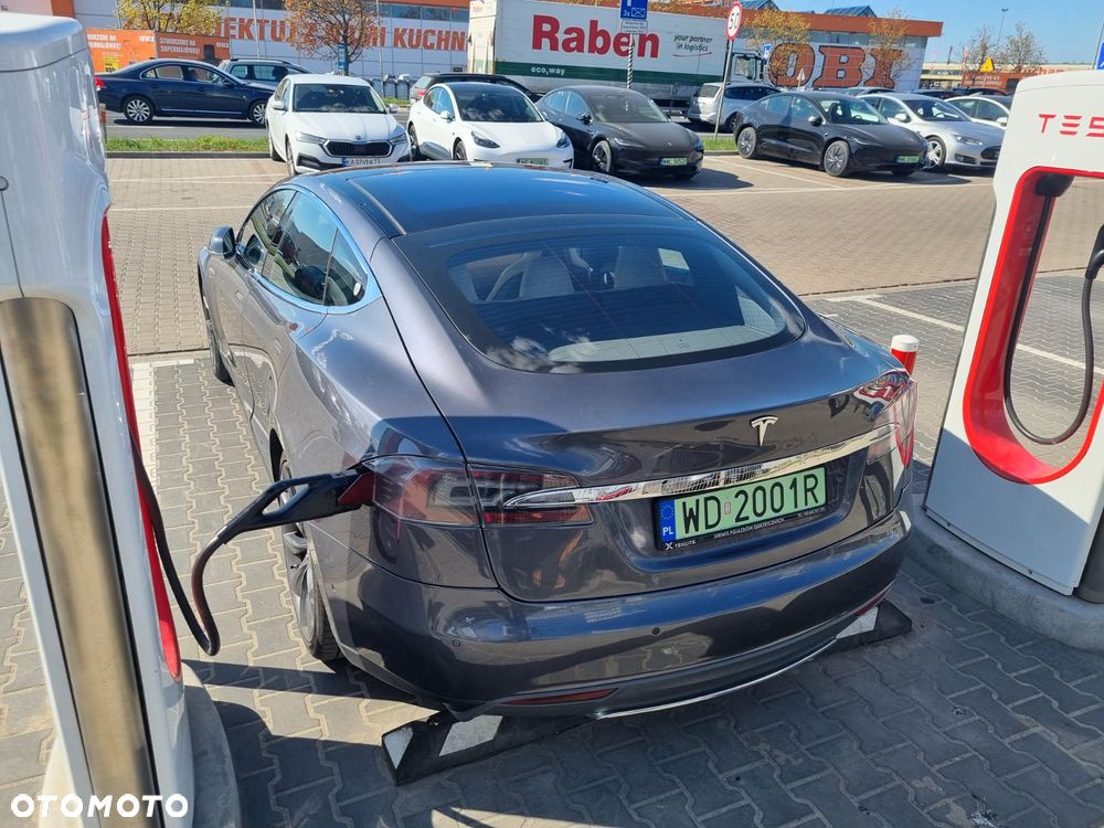 Tesla Model S - 3