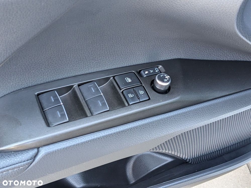 Toyota Camry 2.5 Hybrid Comfort CVT - 27