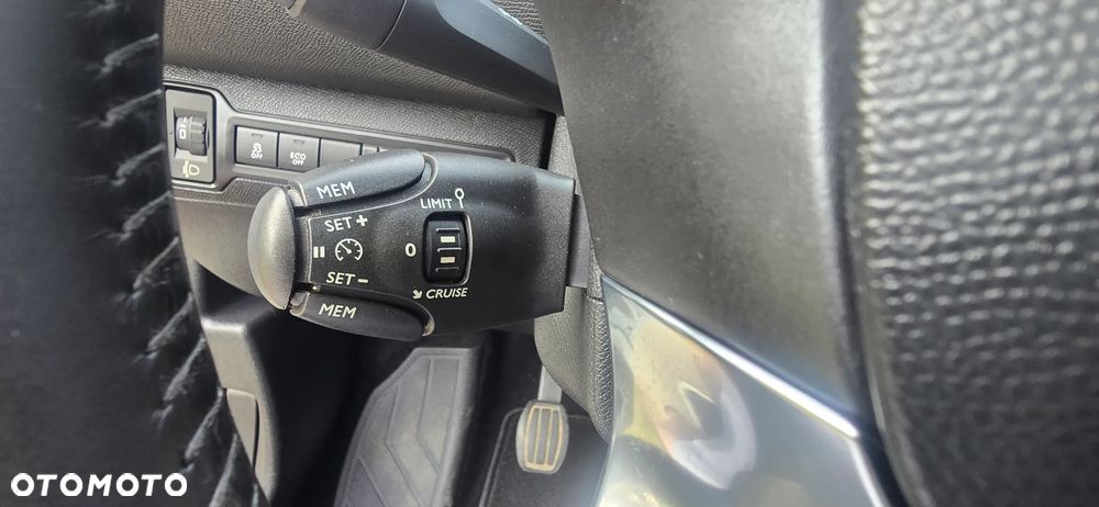 Peugeot 308 1.6 BlueHDi Allure S&S - 20