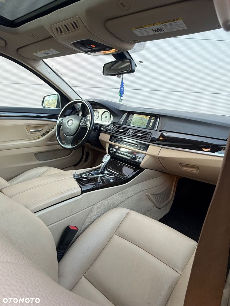 BMW Seria 5 528i xDrive Sport-Aut Luxury Line - 30