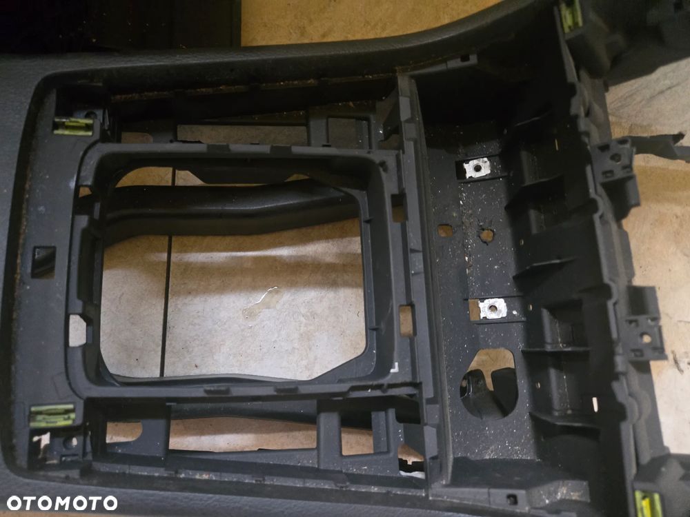 VW PASSAT B7 TUNEL ŚRODKOWY PODŁOKIETNIK EU - 2