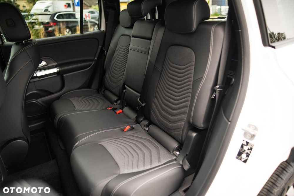 Mercedes-Benz GLB - 23