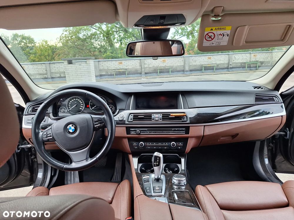 BMW Seria 5 520d xDrive - 13
