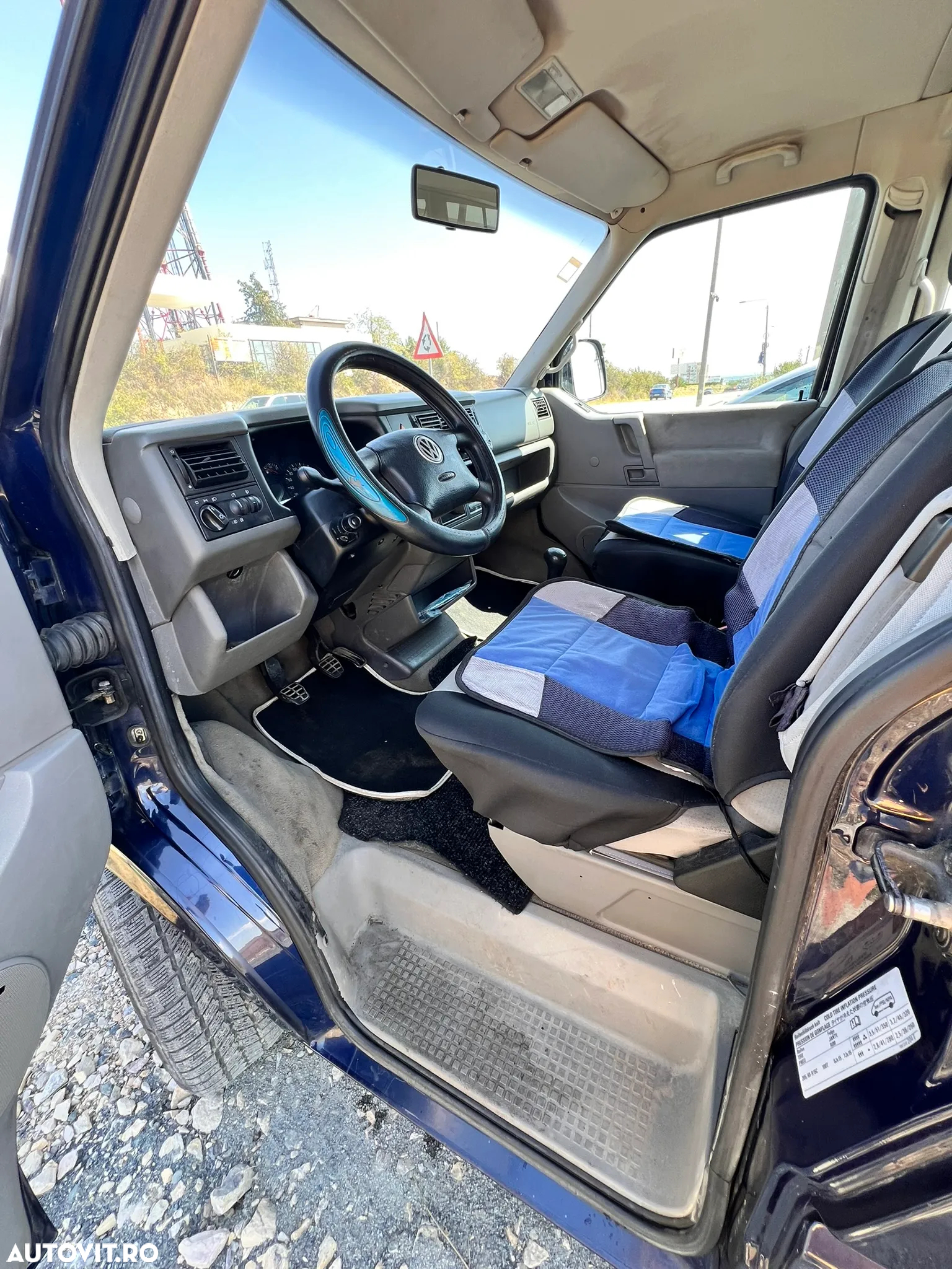 Volkswagen Caravelle - 8