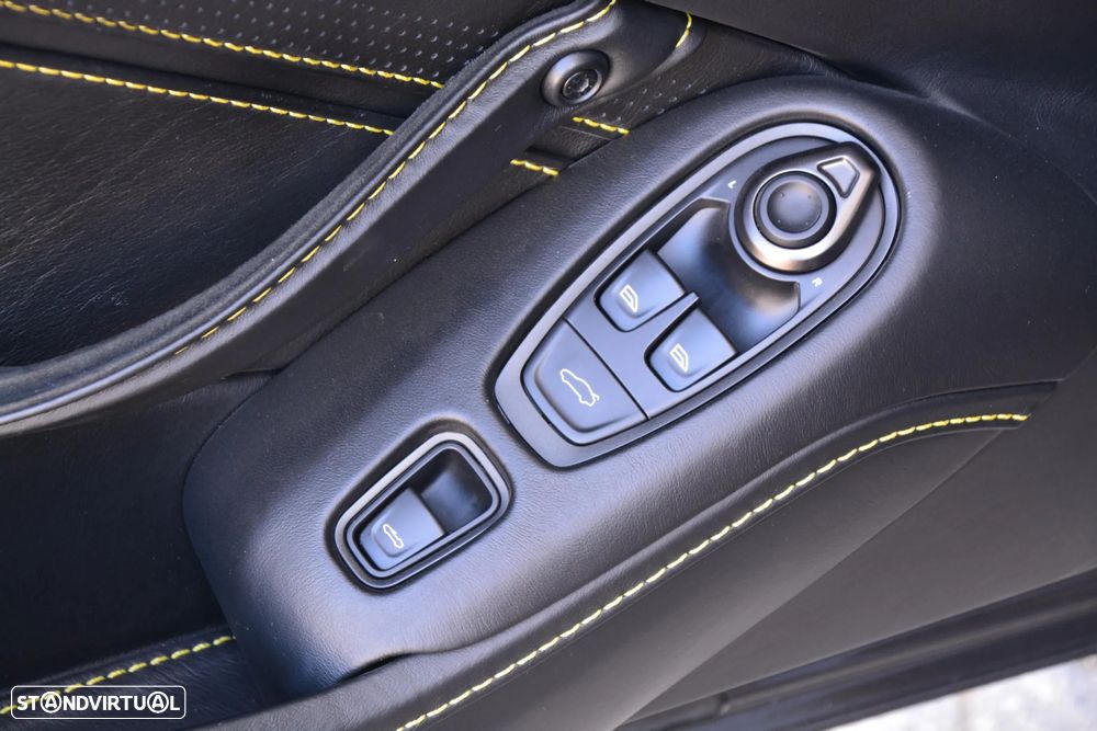 Aston Martin Vantage Roadster V8 - 29