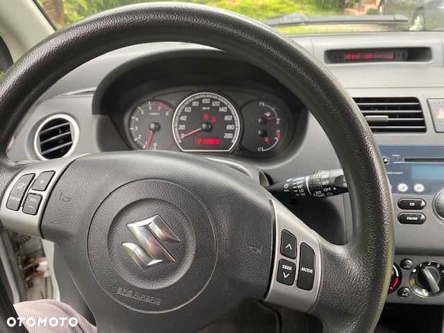 Suzuki Swift - 8
