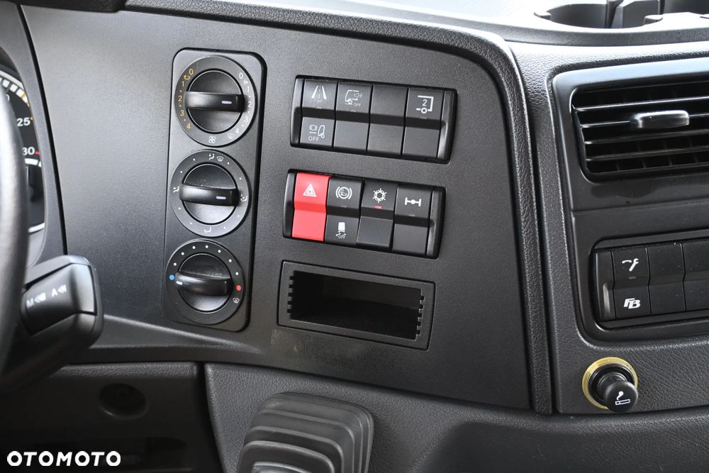 Mercedes-Benz Atego 1527 kontener 7,25 winda 2 T klima kamery - 22