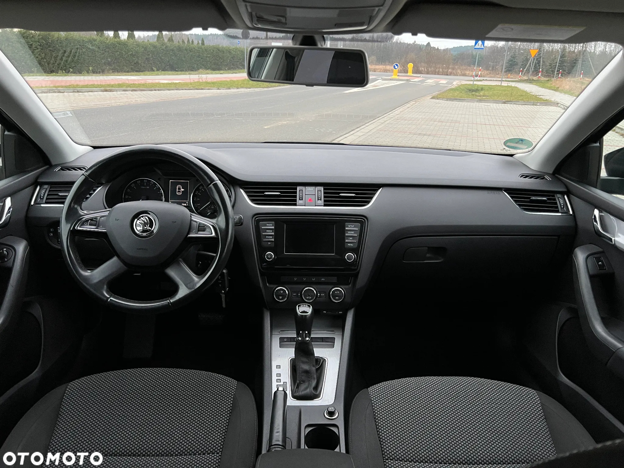Skoda Octavia 1.6 TDI Family DSG - 9