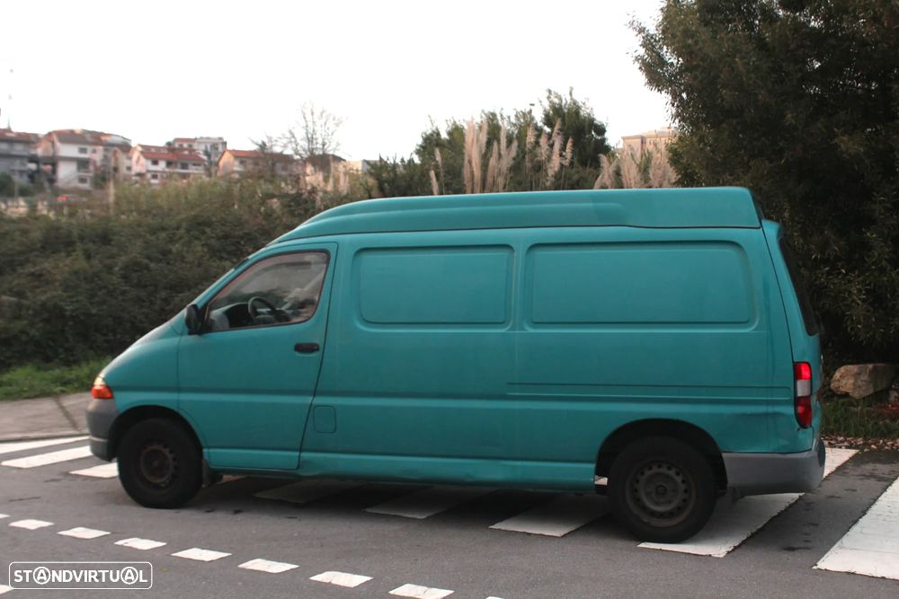 Toyota HIACE - 10