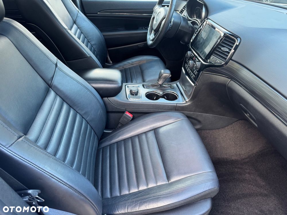 Jeep Grand Cherokee - 31
