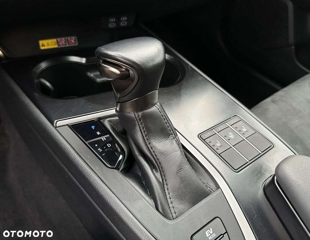 Lexus UX 250h GPF Business 2WD - 8