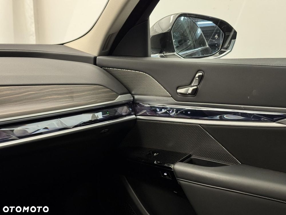 BMW Seria 7 - 31