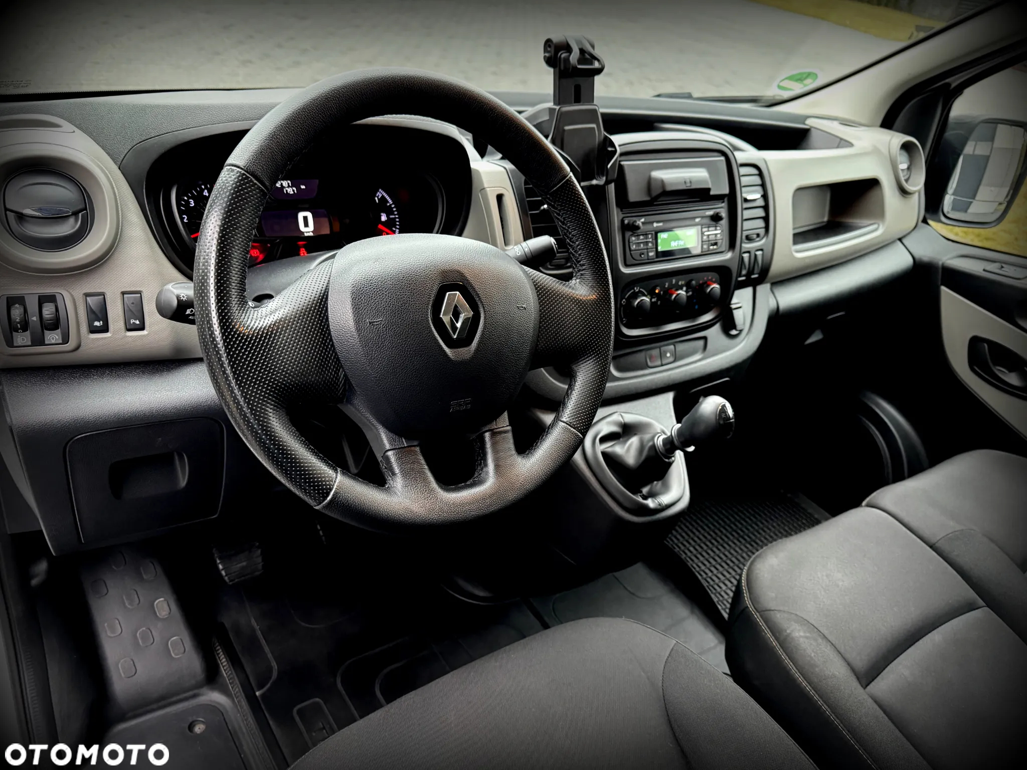 Renault TRAFIC - 24