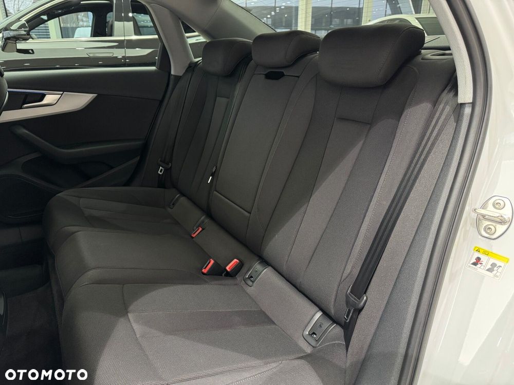 Audi A4 Limousine - 13