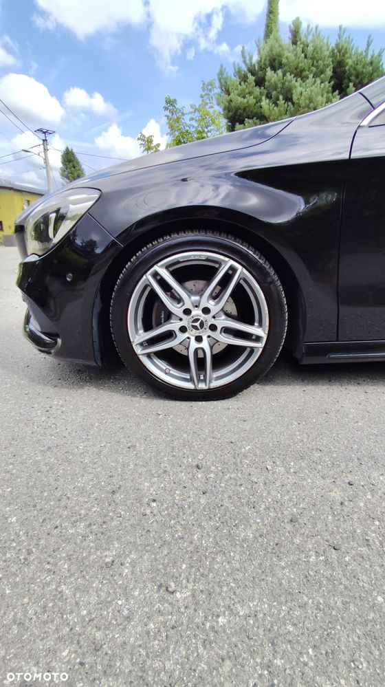 Mercedes-Benz CLA 180 AMG Line - 16