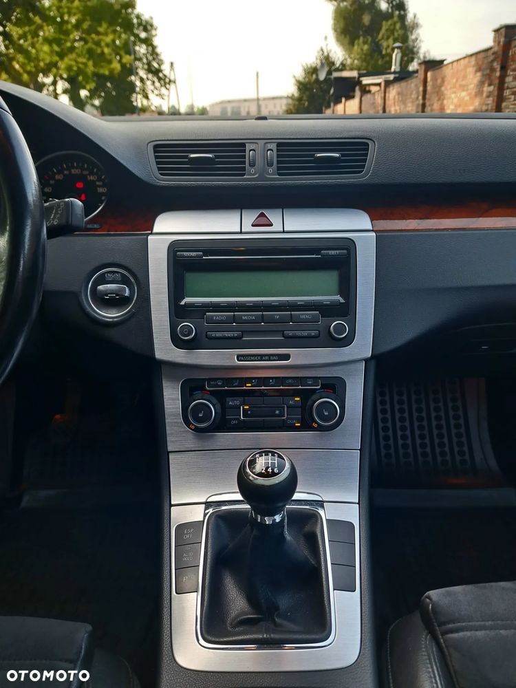 Volkswagen Passat Variant 2.0 TDI DPF Highline - 25