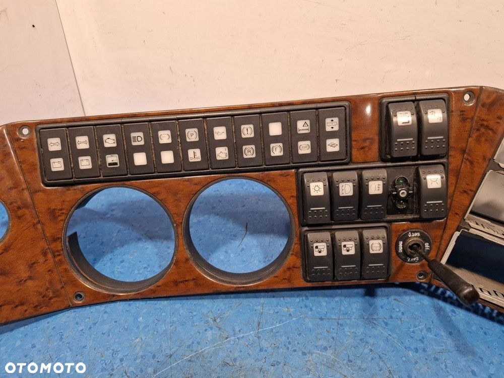 BOVA FUTURA STREFA KIEROWCY DESKA ROZDZIELCZA  KOKPIT - 1