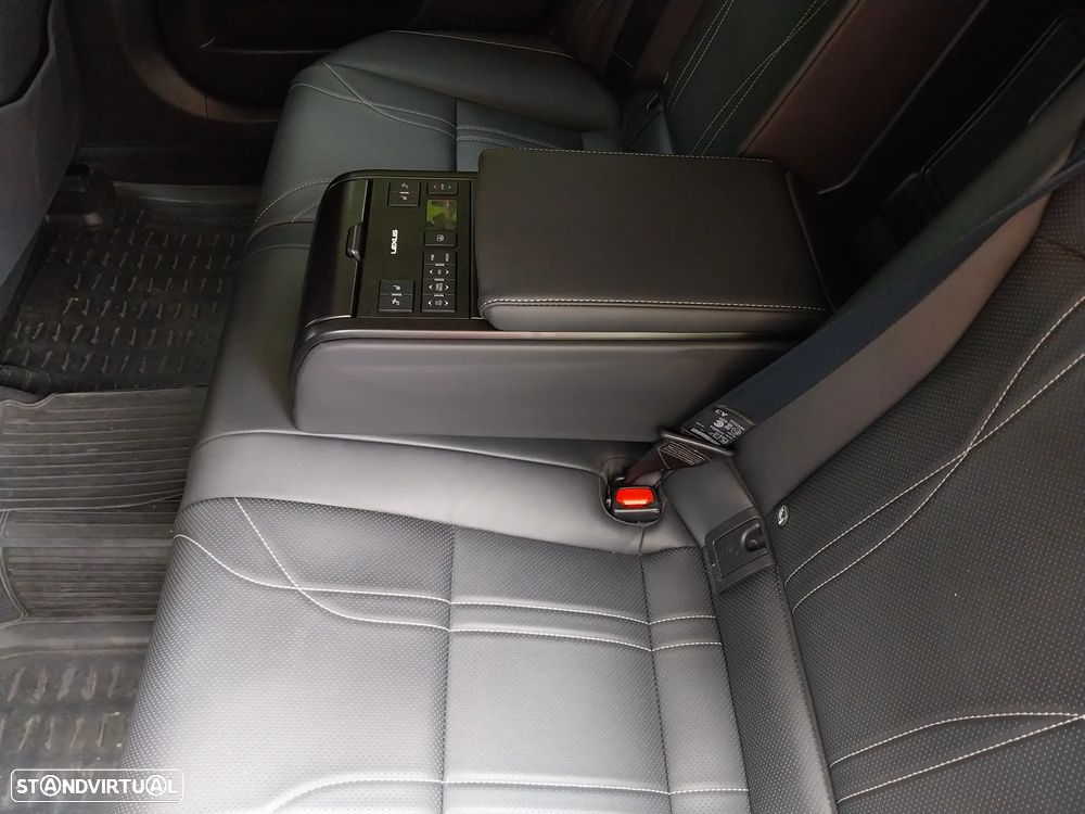 Lexus ES 300h Executive+ - 26