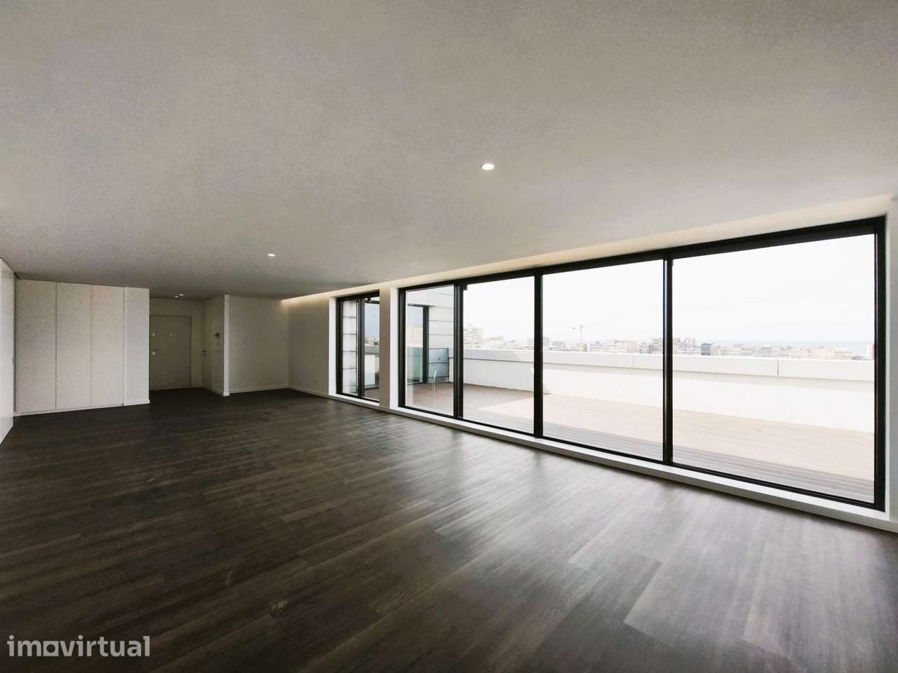 Apartamento T4 Novo (com Terraço e Centro Cidade) - Grande imagem: 3/48