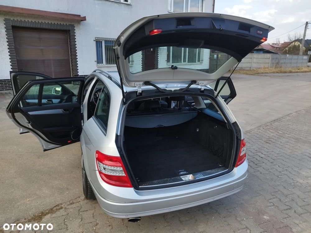 Mercedes-Benz Klasa C 200 CGI Automatik BlueEFFICIENCY Avantgarde - 19