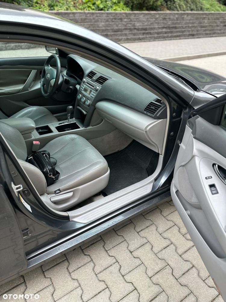 Toyota Camry - 10