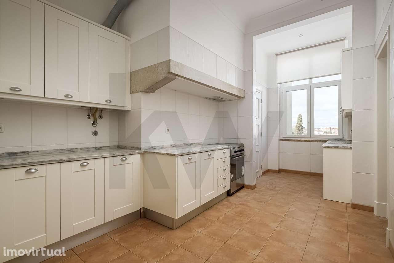 VIVER NO CORACAO DO AREEIRO: AMPLO T3 COM 144M2 NA PRACA SA CARNEIRO - Grande imagem: 4/22